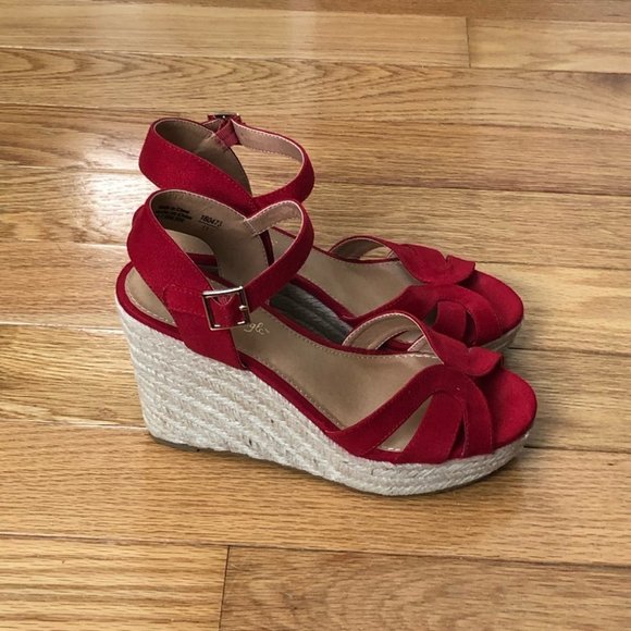 American Eagle Red Wedge Espadrille Sandal - Picture 3 of 8